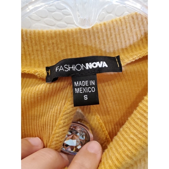 Cropped Keyhole Top - Picture 8 of 8